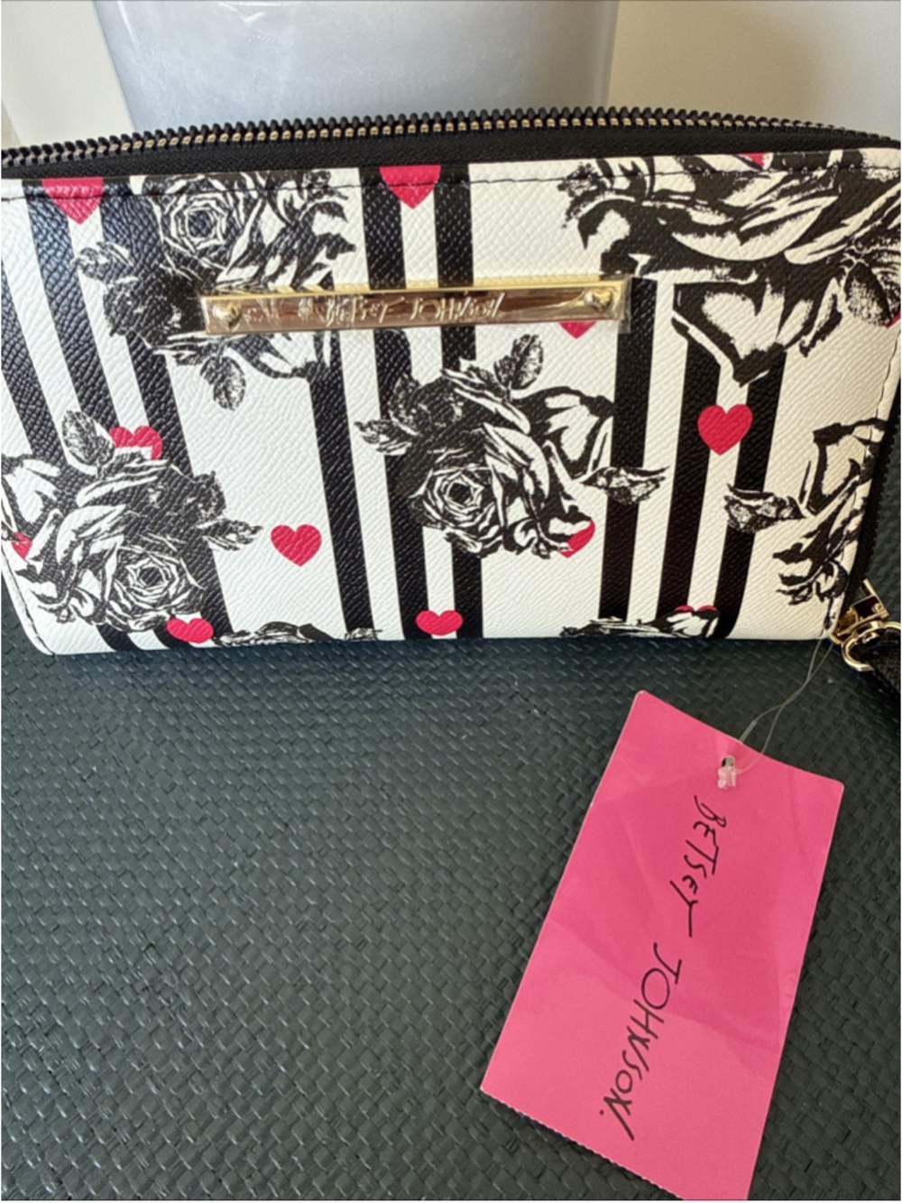 Betsey Johnson Large Zip Wallet Wristlet Black Roses Stripe Pink Hearts White - Picture 2 of 6